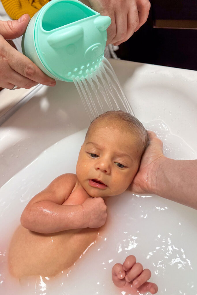 How to bathe a Newborn baby?
